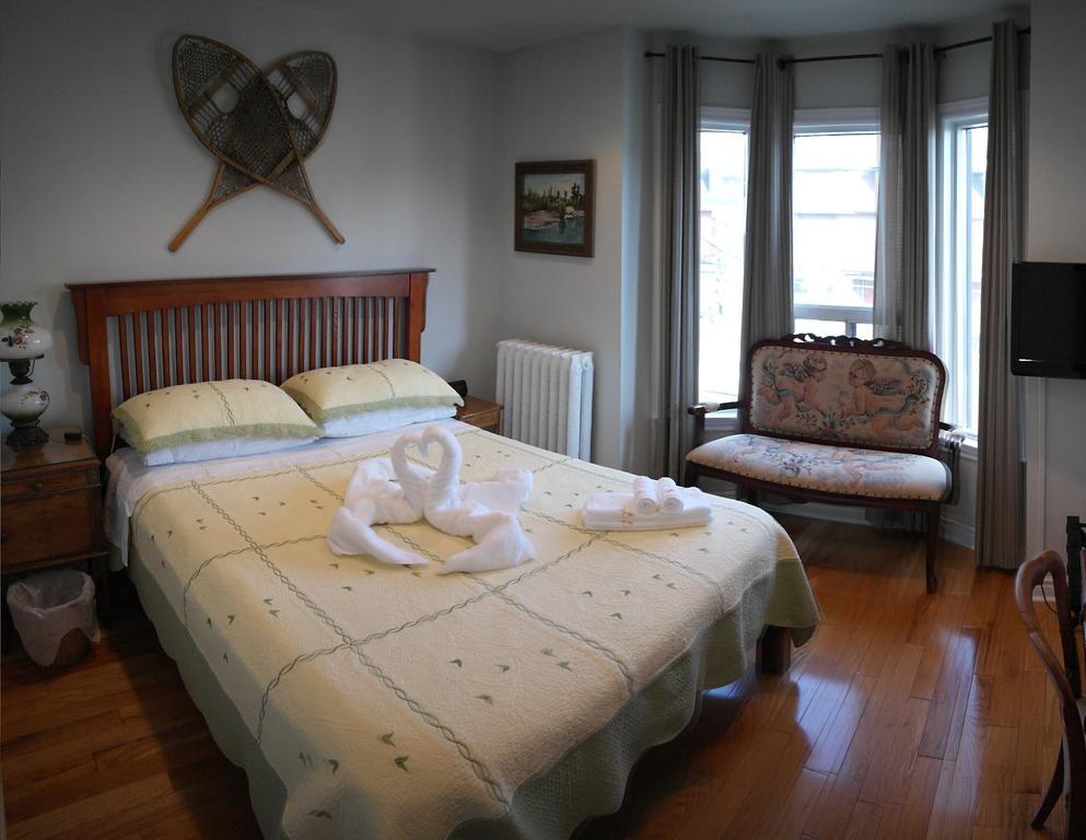 Rose Garden Bed And Breakfast Toronto Exteriör bild